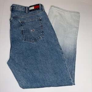 Vintage Tommy Hilfiger Ethan Relaxed Straight Ombre Dip Dye Jeans 38x32